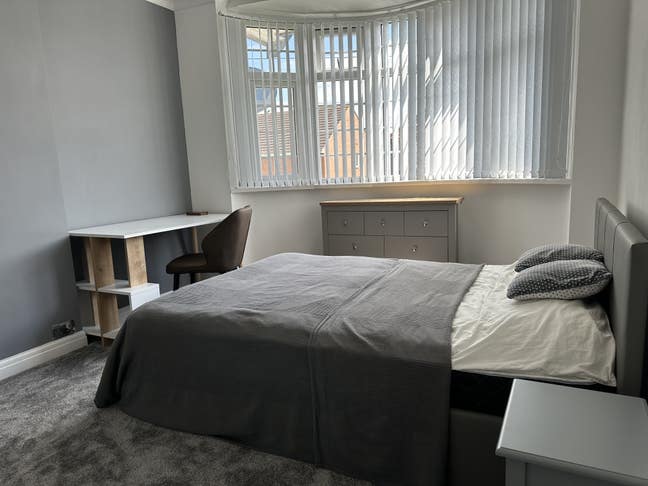 Lovely double bedroom  Main Photo