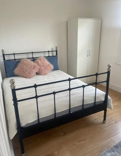 Experience refined living in Twickenham TW2!  Main Photo