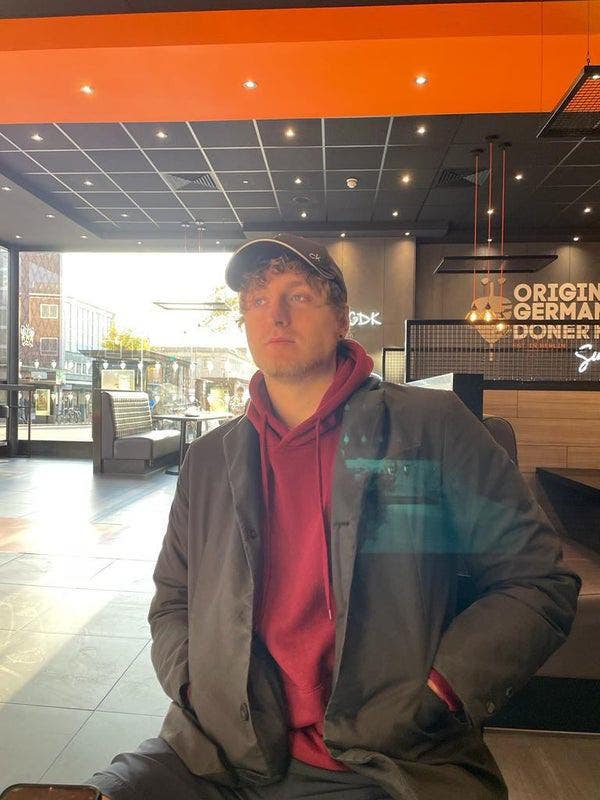 I am a professional male aged 24. I am lookin... Main Photo