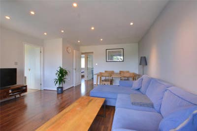 2 Bed 2 Bath flat next to Kidbrooke Station Main Photo