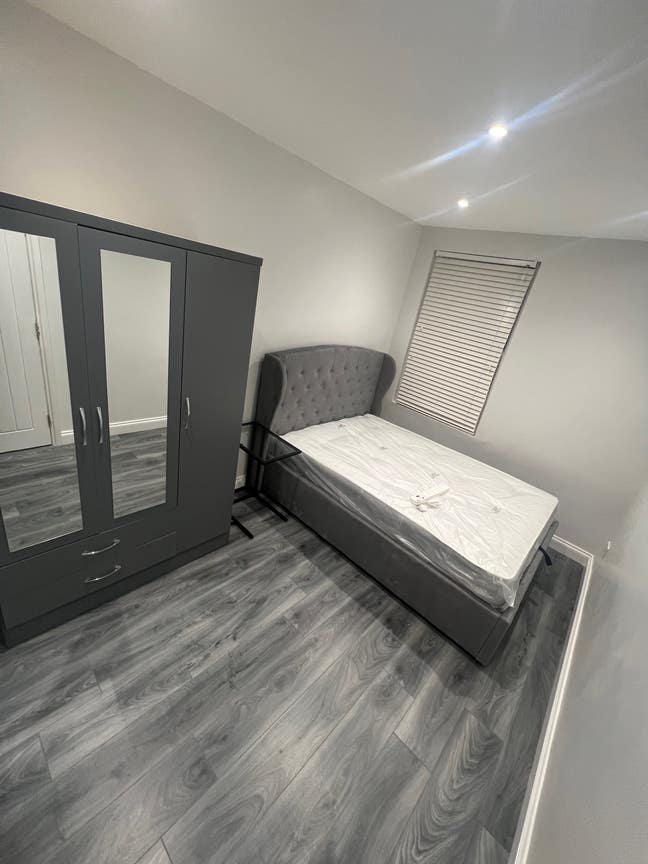 Furnished Double Room to Rent!! (East Croy Train) Main Photo