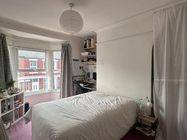 Double room including bills close to University  Main Photo