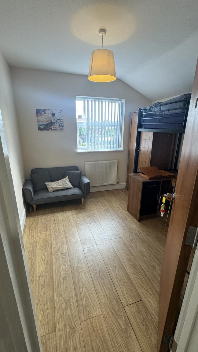  🏚️ Single Bedroom (Overlooking Large Garden) Main Photo