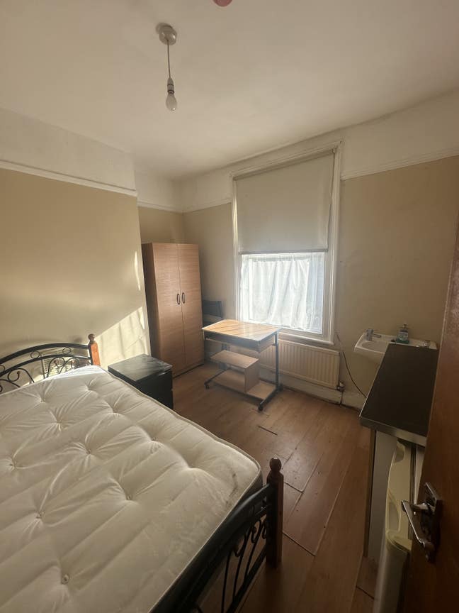 Room to Let Clapham SW8 3Jf. Bills Inclusive Main Photo