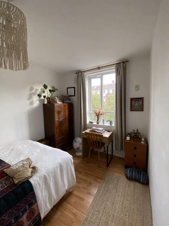 Room in sunny Dalston flat! Main Photo