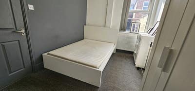 En suite rooms, Bills Inc, Salford,near uni, trans Main Photo