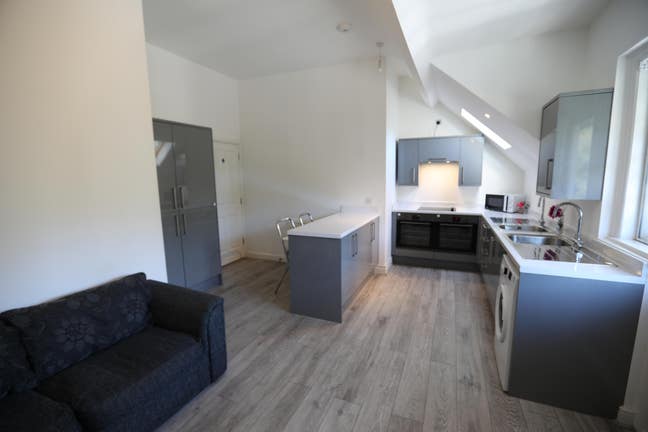 Modern En-Suite Rooms All Bills Included LE2  Main Photo