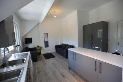 🏡Modern En-Suite Rooms 💸 All Bills Included LE2  Main Photo