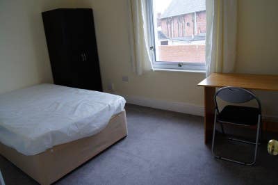 House in town centre (bills included)  Main Photo