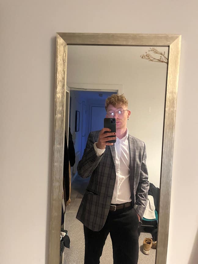 Professional male looking house share or room Main Photo