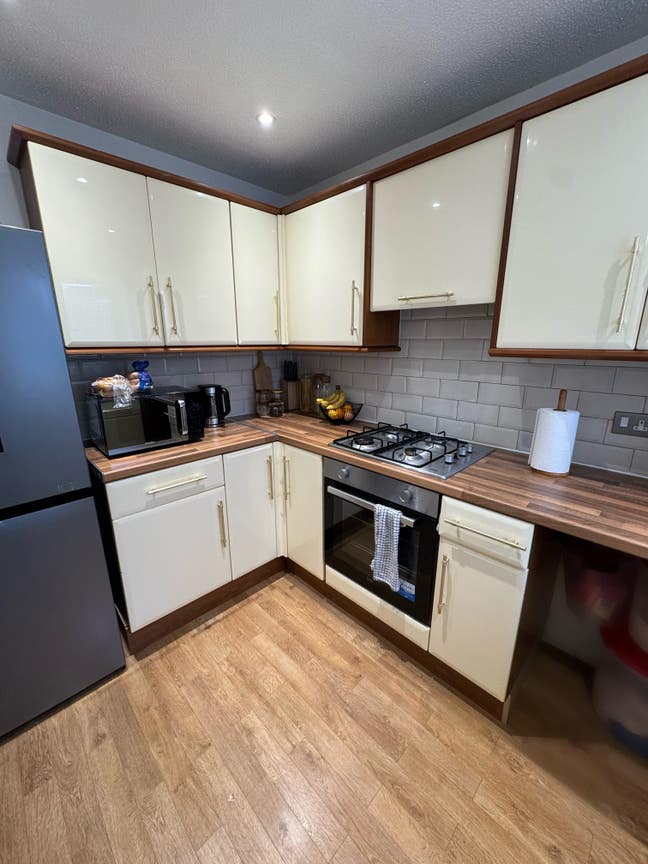 1 bedroom 7-10 mins walk from belvedere station Main Photo