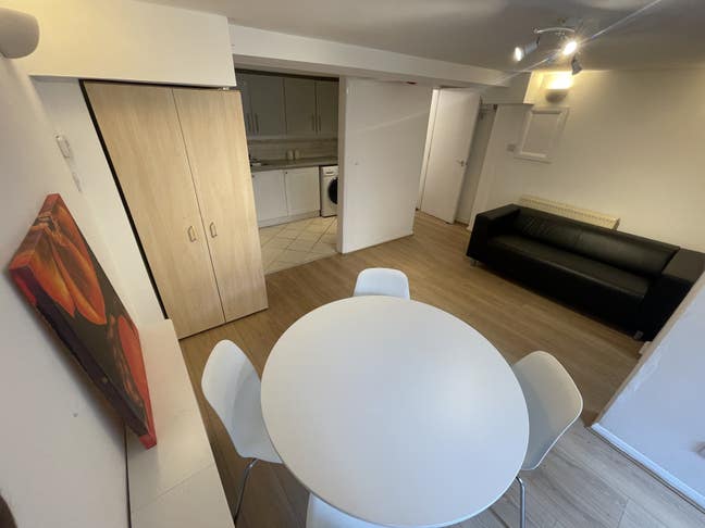 Newly refurbished 1 bed Garden flat to rent  Main Photo
