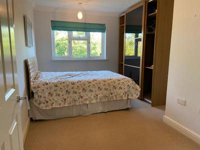 Spacious, master en-suite room (no couples) Main Photo