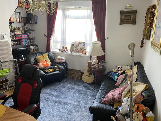 Pretty room in shared flat in White City Main Photo