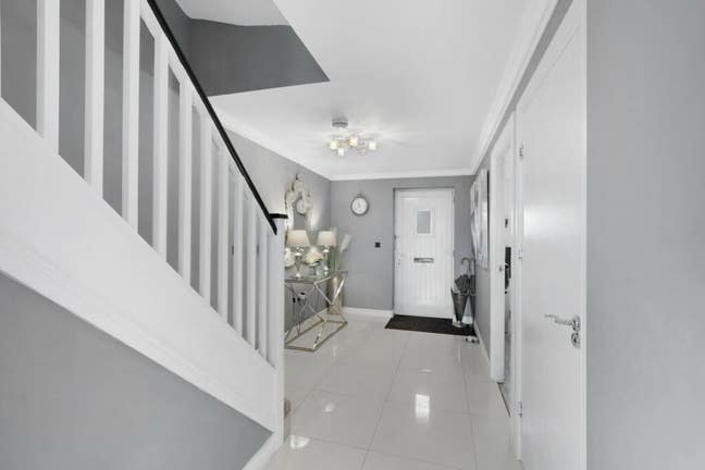 Large Room & Private Bathroom near WHH Main Photo