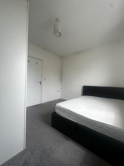 Large Double Bedroom with Private Bathroom  Main Photo