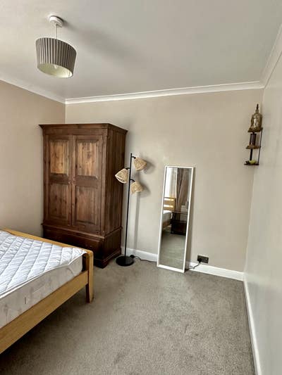 Quiet double room | Bills included | Low-occupancy Main Photo