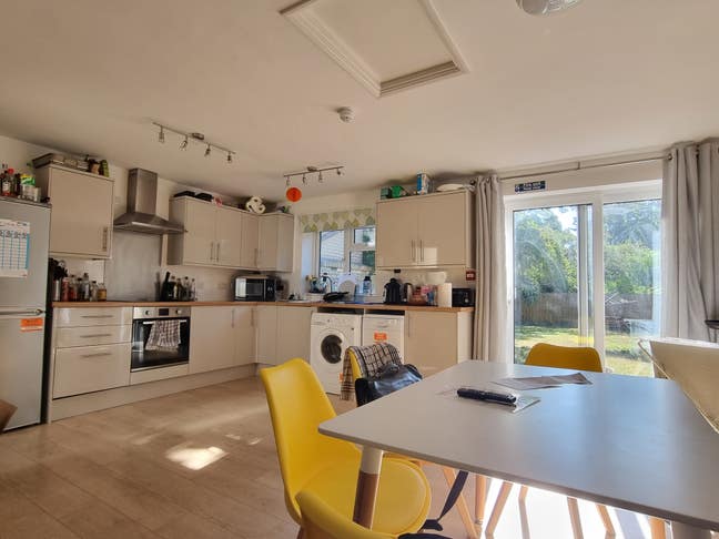 Ensuite Rooms Available - 68 Garden Walk  Main Photo