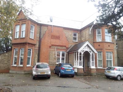 Very large bed-sitting room in Ealing  Main Photo
