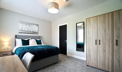 Premium Hotel Quality Large Ensuite Room   Main Photo