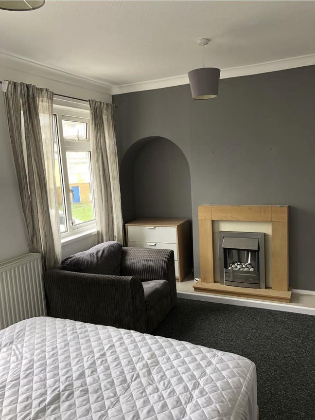 Nice single very central ready this week.  Main Photo