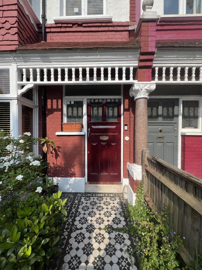 Bright, spacious double room on Crabtree Estate Main Photo