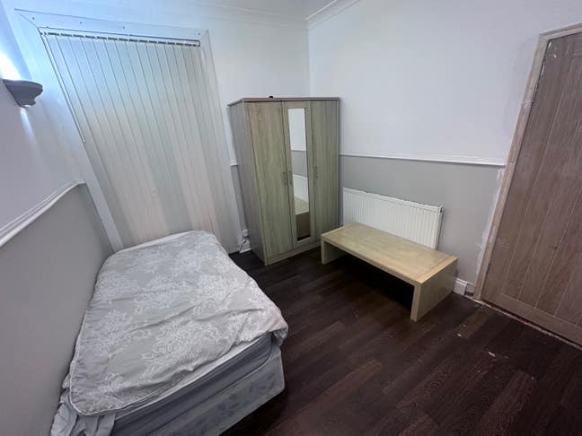    Double room shared (females preferred) Main Photo