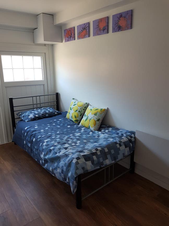 A comfy self-contained studio/bedsit unit in SE18 Main Photo