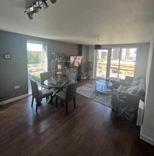 Double Room | August | Bills Included  Main Photo