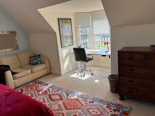    Spacious double in Newington, females preferred Main Photo