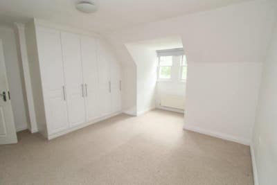 Bedroom & own living room to rent Main Photo
