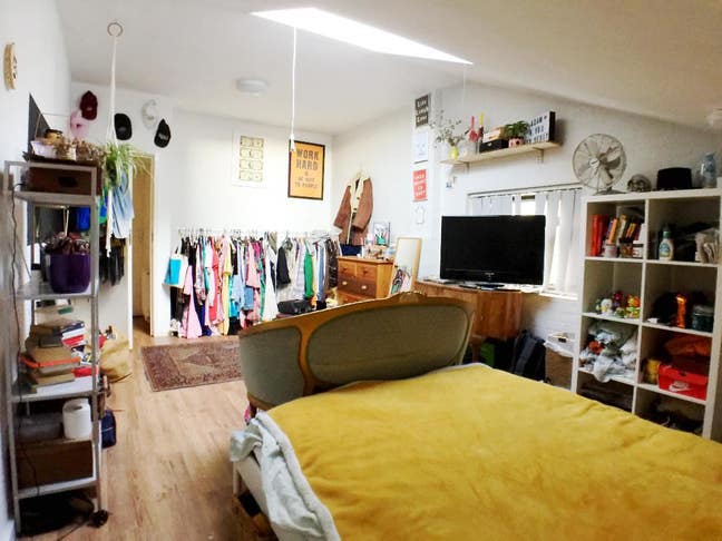 Bright Double Room in Friendly Warehouse w/ Deck Main Photo