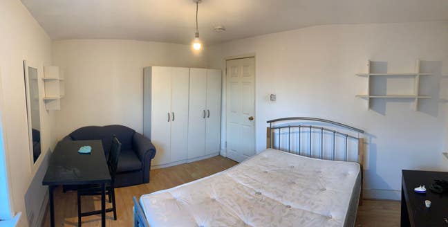 BIG Double Room Available in SE16 + Living Room Main Photo