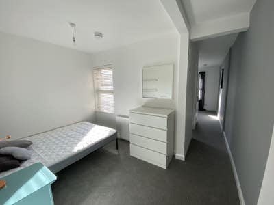 Special Offer:Bedroom+Private Livingroom+En-Suite  Main Photo