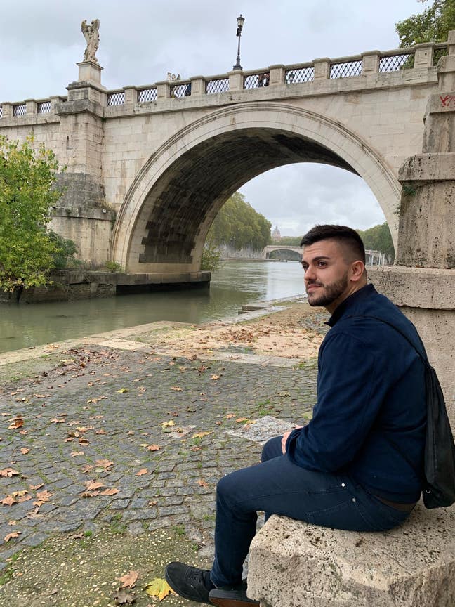 Hello! My name is Eduardo, I'm a 34-year-old ... Main Photo