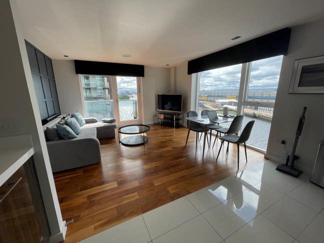 Beautiful Double room and en-suite: west-end  Main Photo