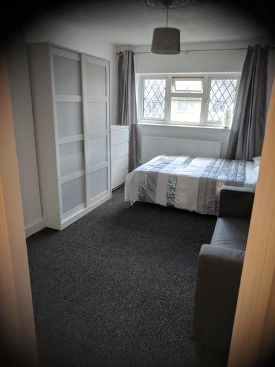 Self Contained Bedsit (R3)  Main Photo