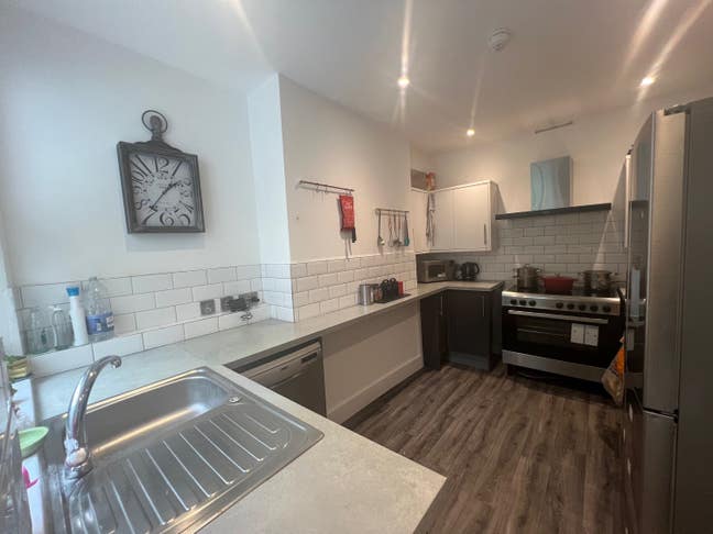 Amazing location for town centre Main Photo