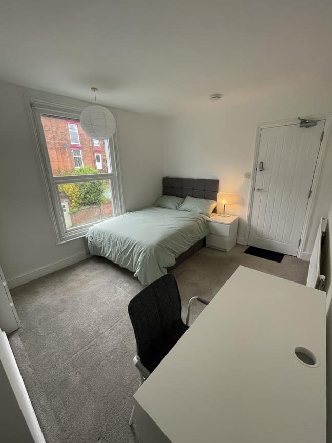 IP4 . New Rooms . Low Deposit. No Fees.  Main Photo