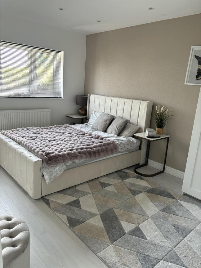 Large double room in clean & quiet house for rent Main Photo