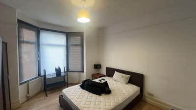 Spacious  double rooms close to Elizbth line SE18 Main Photo