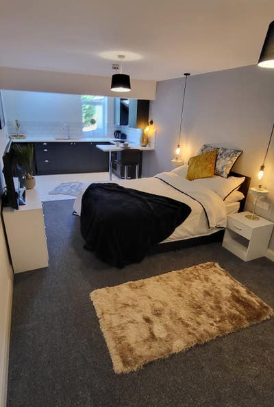 Stunning Studios, Close to Rollys Royce Main Photo