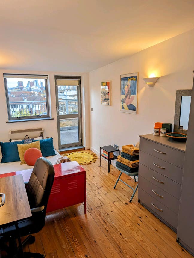 SHORT LET - Bright Room w sunny terrace in Dalston Main Photo