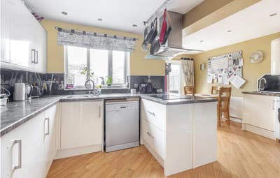 Single room available  Main Photo