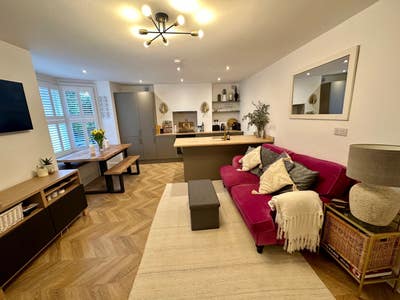 Beautiful furnished 1 bed ground flat  Main Photo