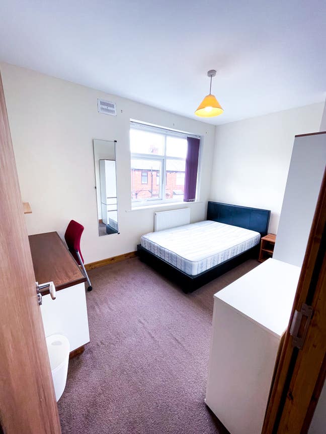 Room available from 12 Feb 2026 (possibly sooner) Main Photo