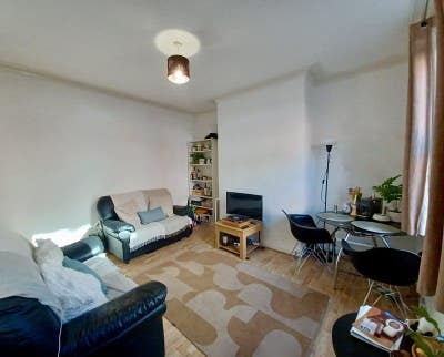 2 Bed Terrace House - Hyde Park / Burley Park Main Photo