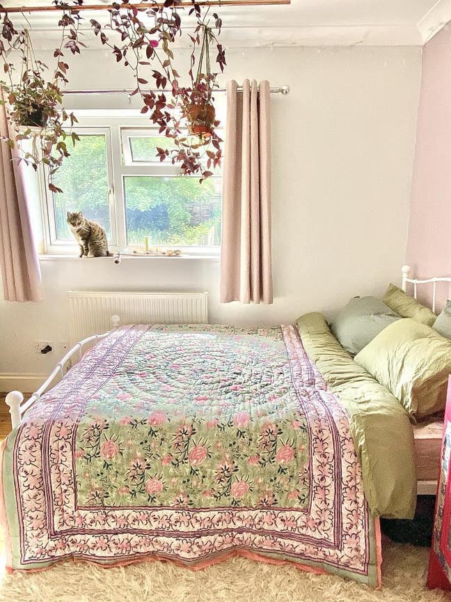 Double Furnished Room In a Happy Healthy House Main Photo