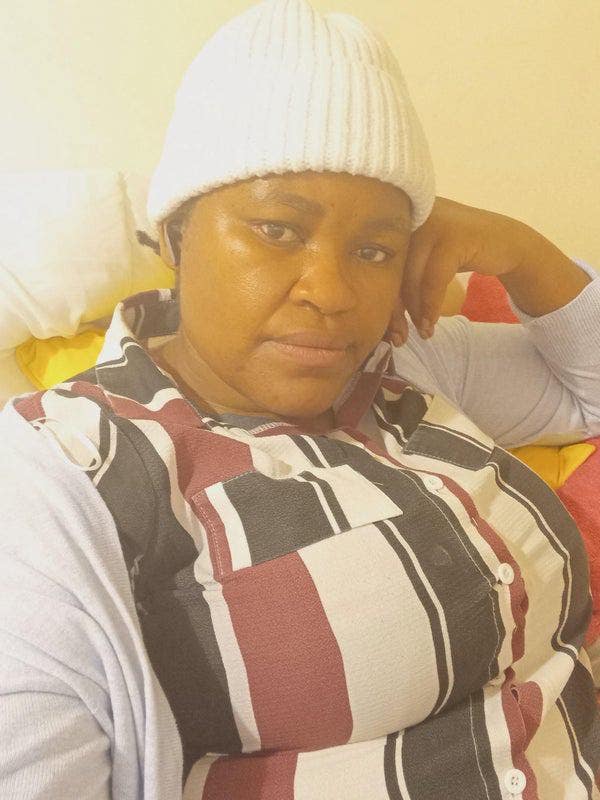 I am a professional female aged 40. I am look... Main Photo