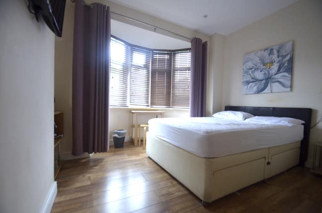 Spacious Doubles Rooms - Next To Heathrow Main Photo